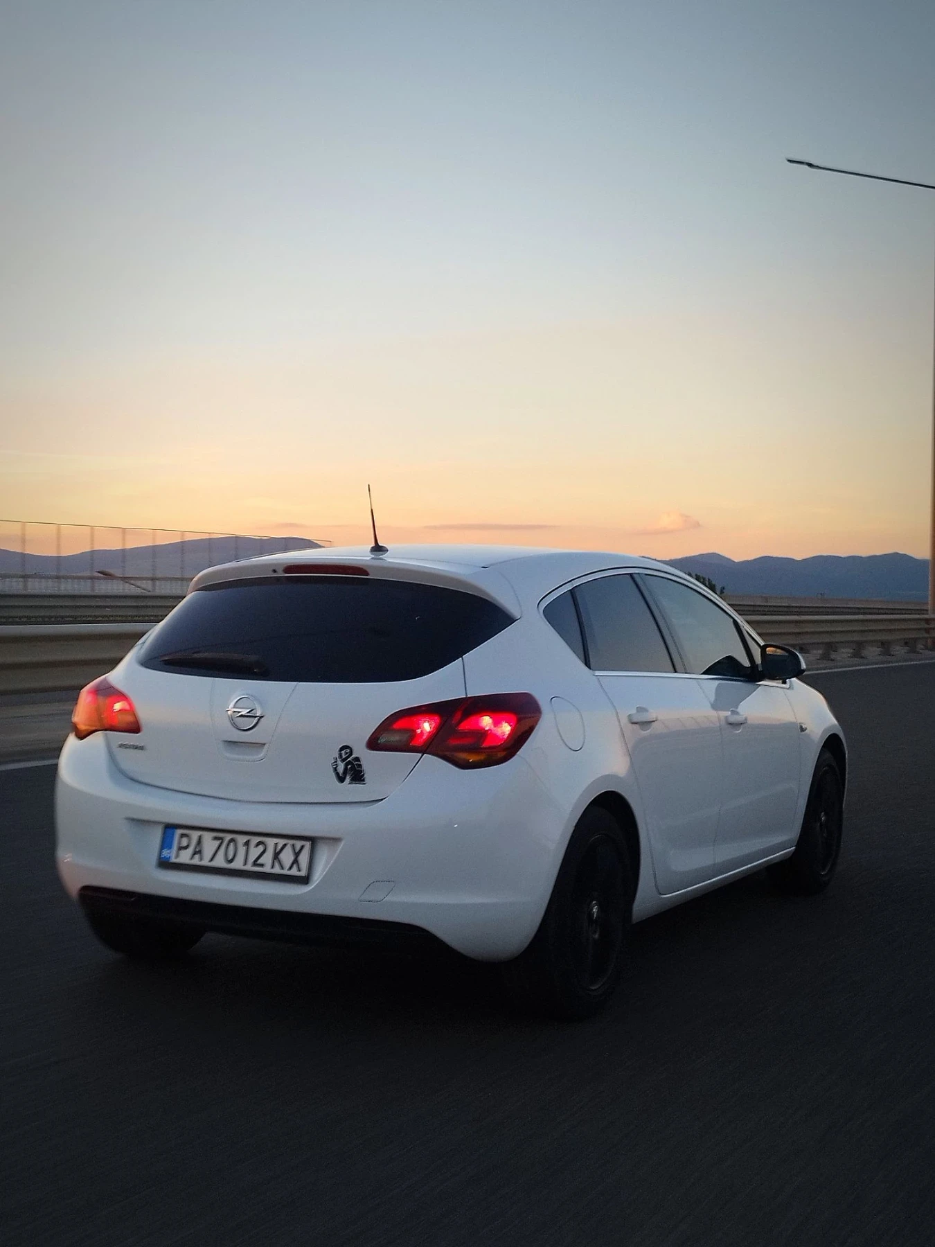Opel Astra 1.4 101к.с., снимка 5 - Автомобили и джипове - 55881827