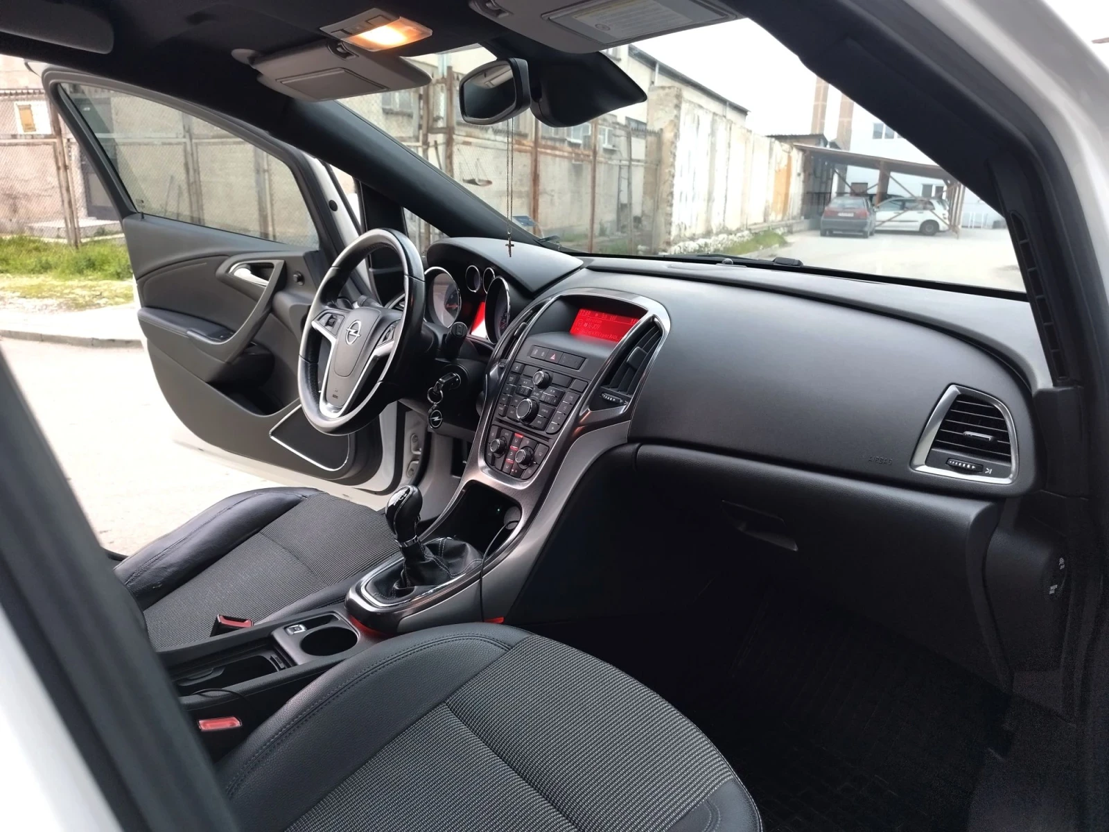 Opel Astra 1.4 101к.с., снимка 10 - Автомобили и джипове - 55881827