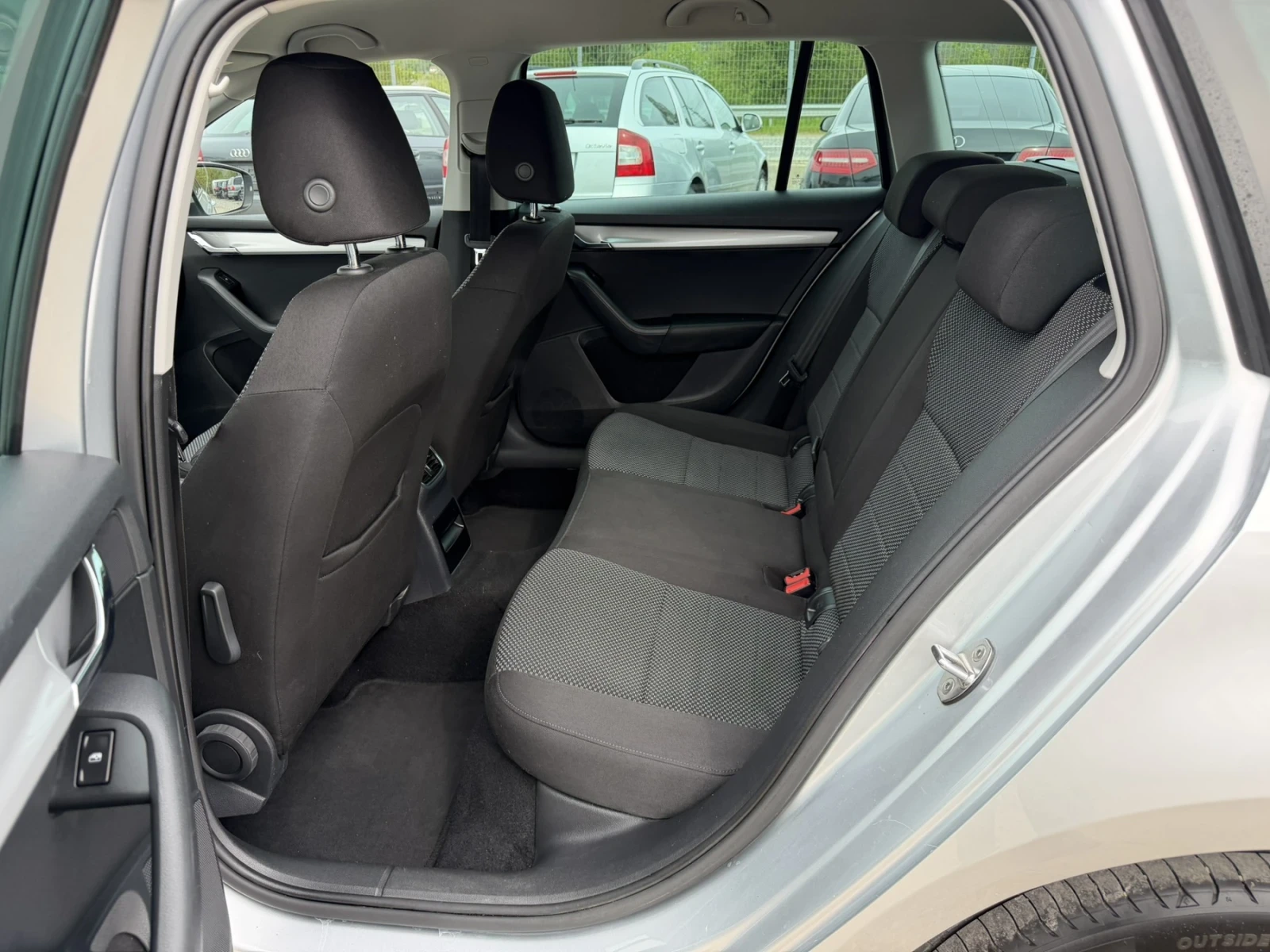 Skoda Octavia, снимка 9 - Автомобили и джипове - 56215977