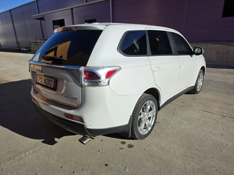 Mitsubishi Outlander 4x4 7места 2.4, снимка 2 - Автомобили и джипове - 52841165