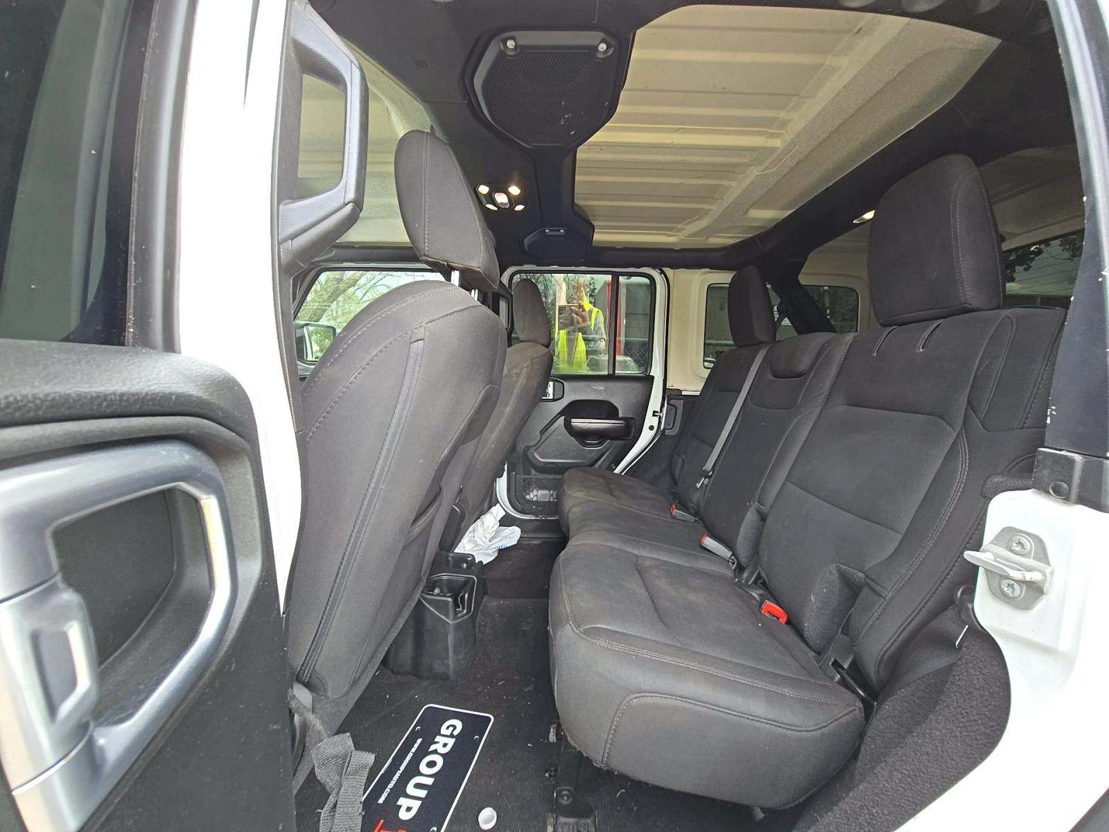 Jeep Wrangler Unlimited Willys Edition - изображение 8