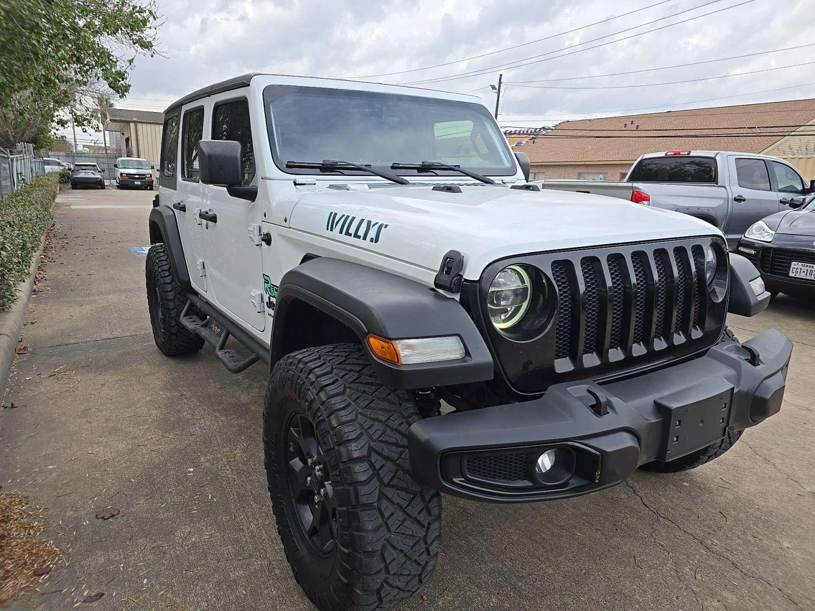 Jeep Wrangler Unlimited Willys Edition - изображение 4