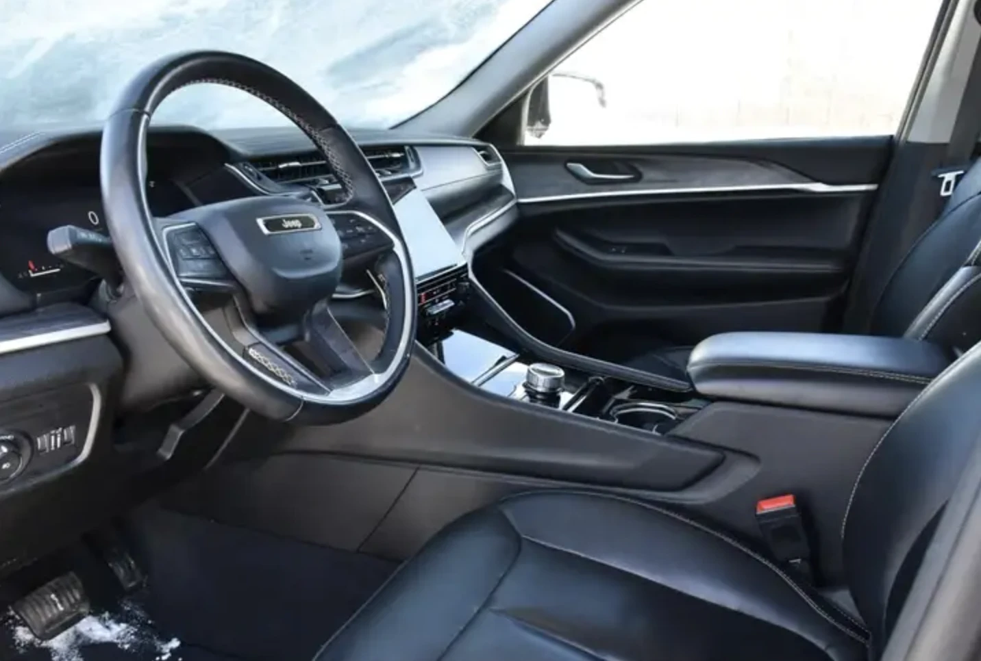 Jeep Grand cherokee 2022 Jeep Grand Cherokee Limited 4x4 - изображение 4