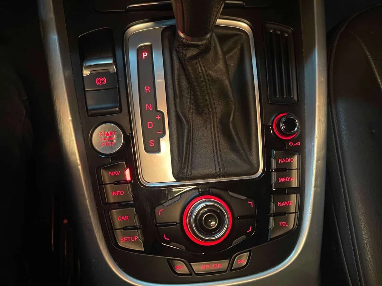 Audi Q5 * 2.0L Premium * CARFAX * ЦЕНА ДО БГ - изображение 10