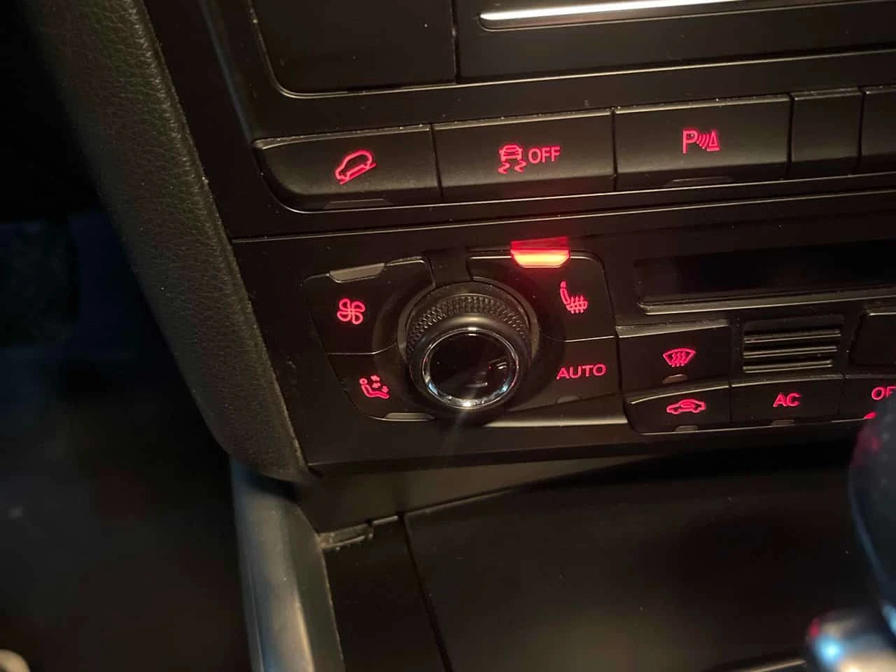 Audi Q5 * 2.0L Premium * CARFAX * ЦЕНА ДО БГ - изображение 9