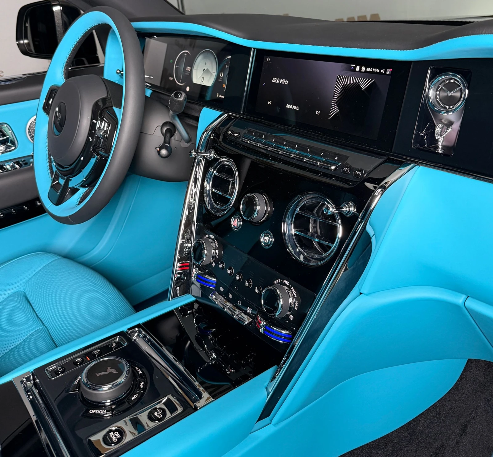 Rolls-Royce Cullinan Series II Facelift, снимка 10 - Автомобили и джипове - 53734441