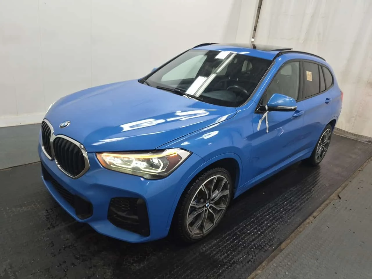 BMW X1 XDRIVE28I / M ПАКЕТ / CAMERA /АВТОКРЕДИТ 