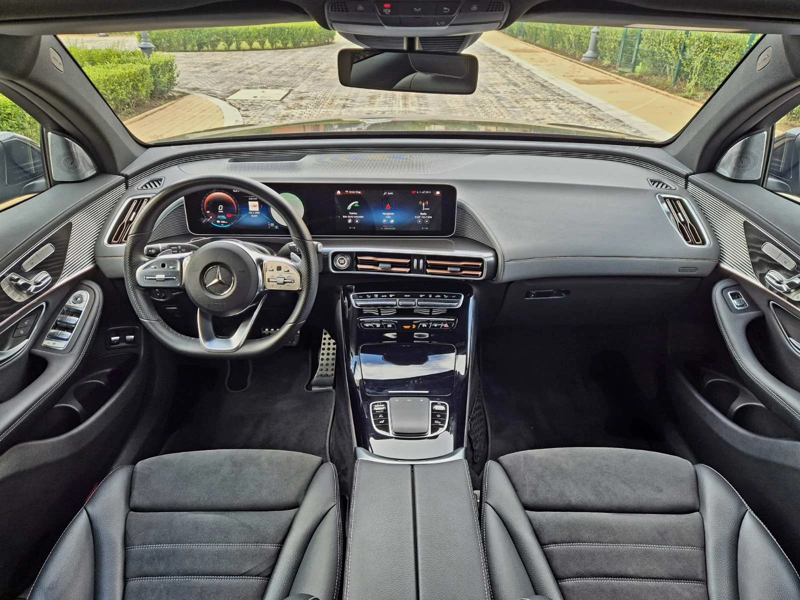 Mercedes-Benz EQC * AMG* Burmester* Камера 360* Парфюм* 4Matic* , снимка 9 - Автомобили и джипове - 55193908