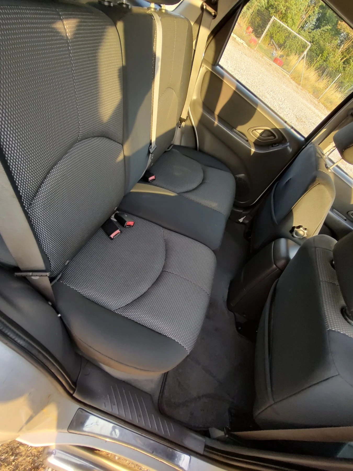Mazda Tribute  4х4 , снимка 9 - Автомобили и джипове - 56093251