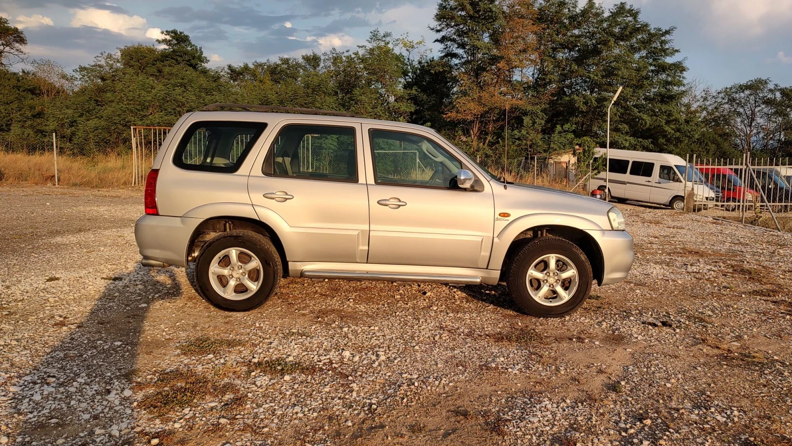 Mazda Tribute  4х4 , снимка 7 - Автомобили и джипове - 56093251