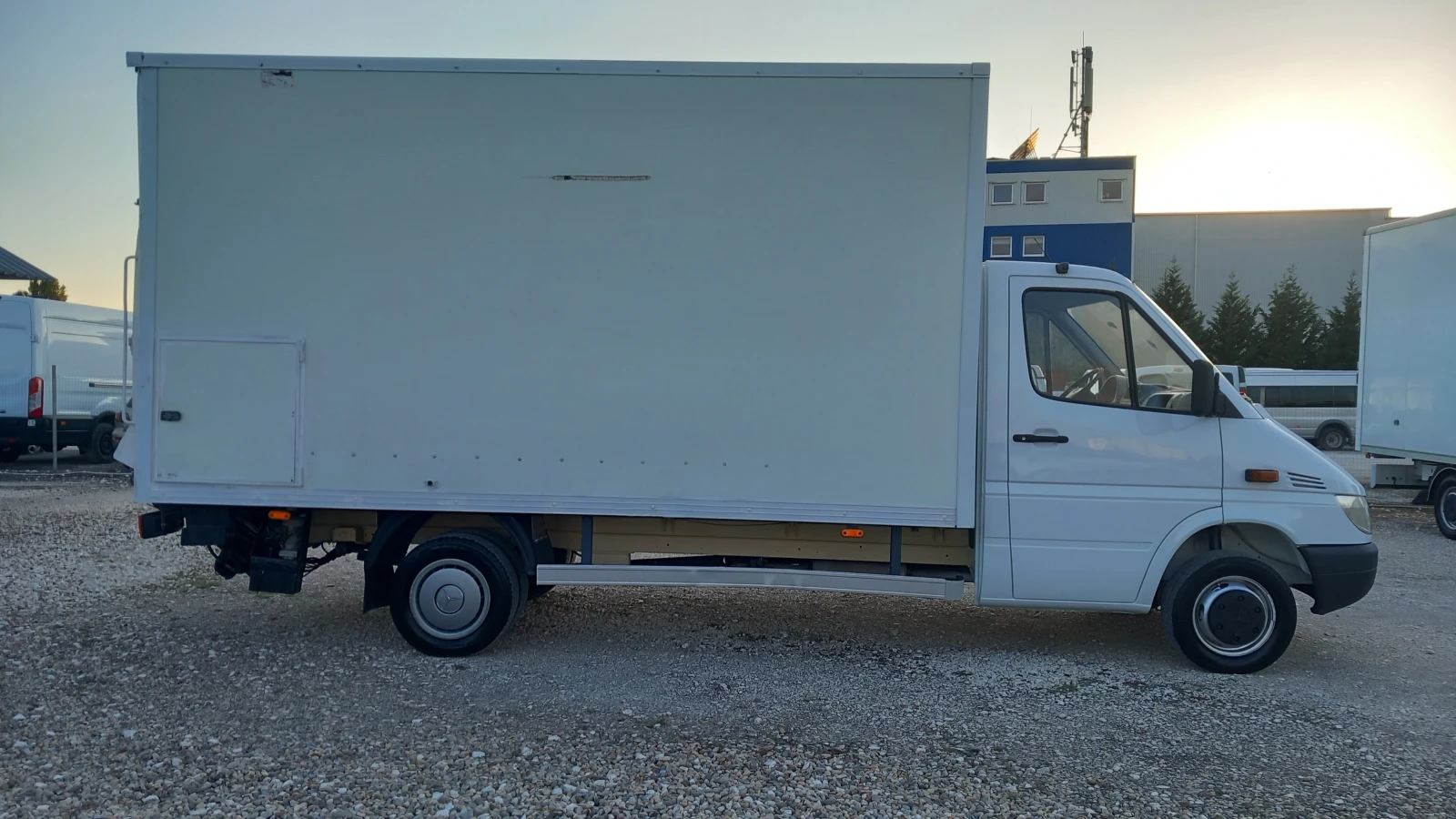 Mercedes-Benz Sprinter 413CDI-3.5t-B КАТЕГОРИЯ/ПАДАЩ БОРД - изображение 8