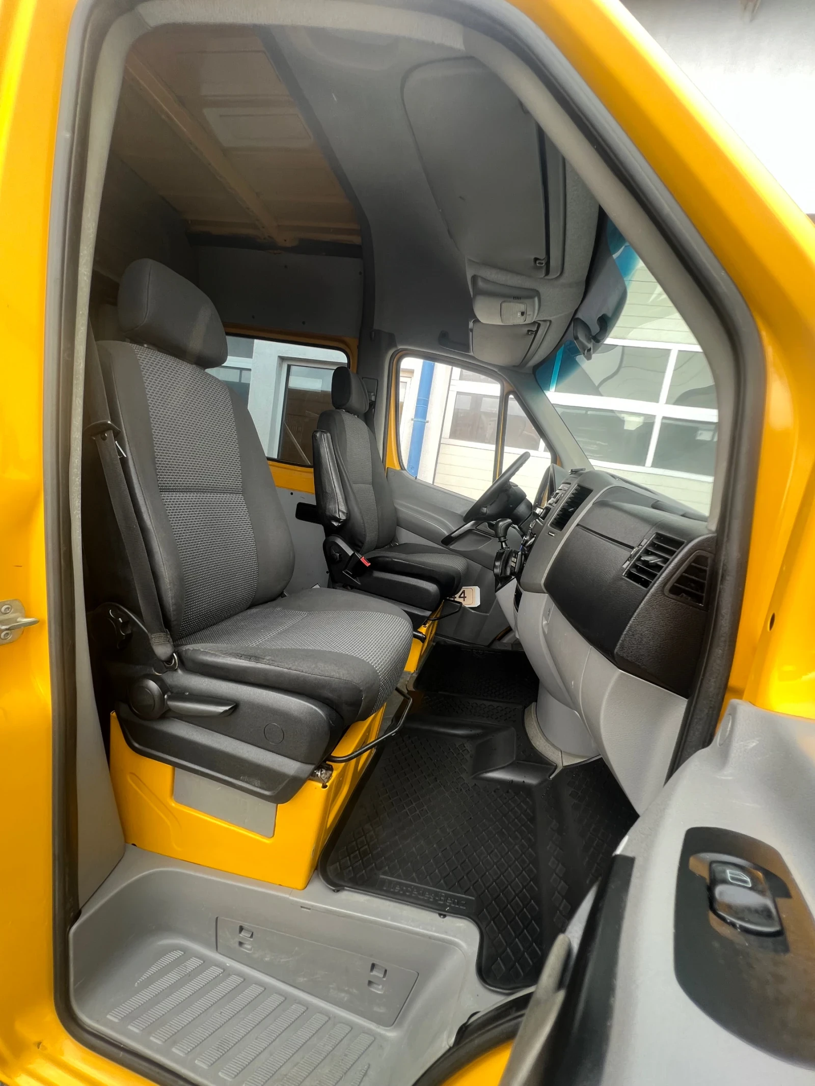 Mercedes-Benz Sprinter 513 / Б-категория / Товаропътнически / AC, снимка 11 - Бусове и автобуси - 53959606