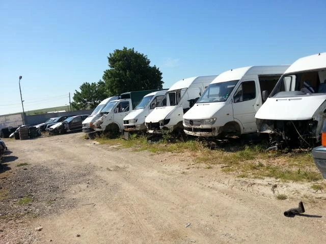 Двигател за Mercedes-Benz Sprinter 311, снимка 3 - Части - 22411057