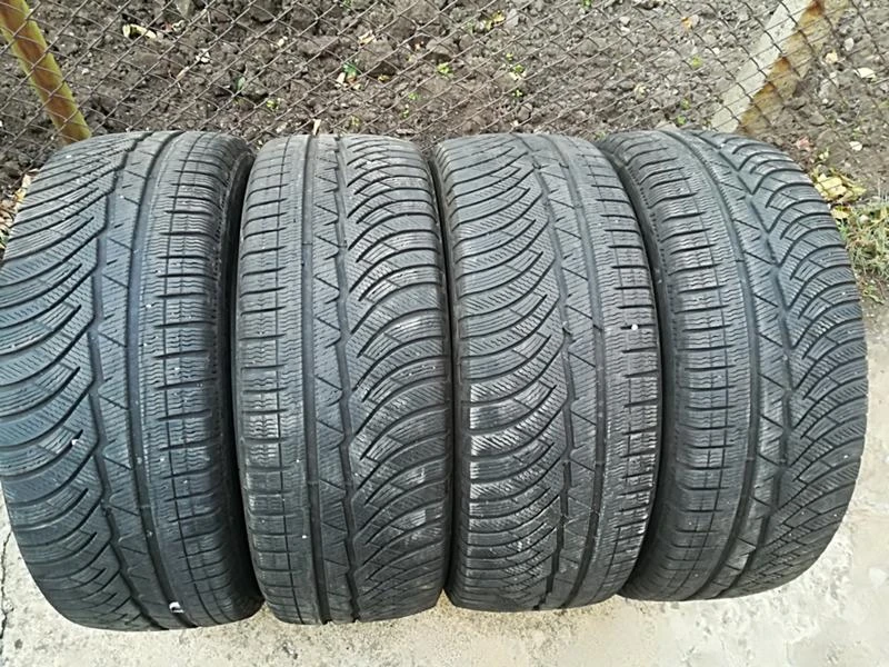 Гуми Зимни 245/45R19, снимка 1 - Гуми и джанти - 23625386