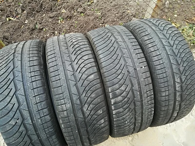 Гуми Зимни 245/45R19, снимка 2 - Гуми и джанти - 23625386