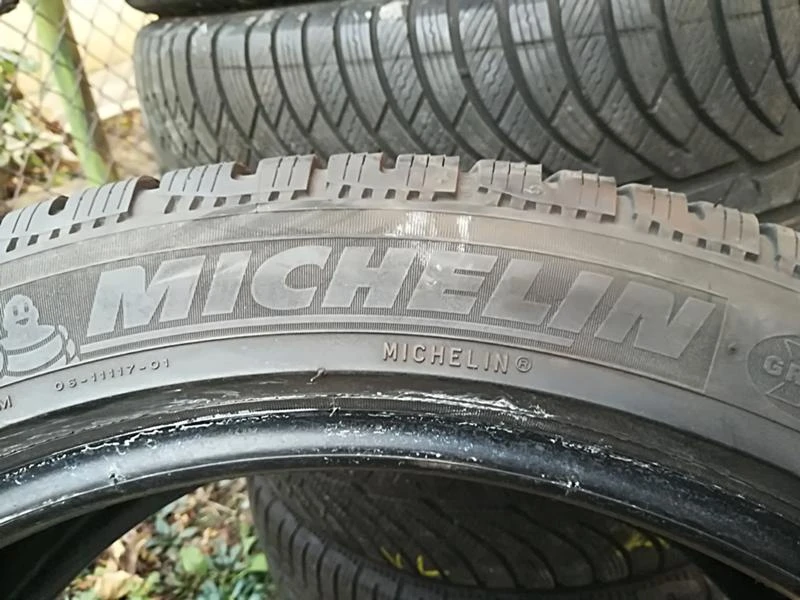 Гуми Зимни 245/45R19, снимка 4 - Гуми и джанти - 23625386