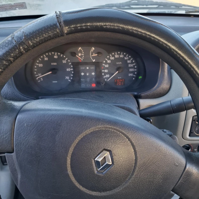 Renault Clio, снимка 5 - Автомобили и джипове - 47892701