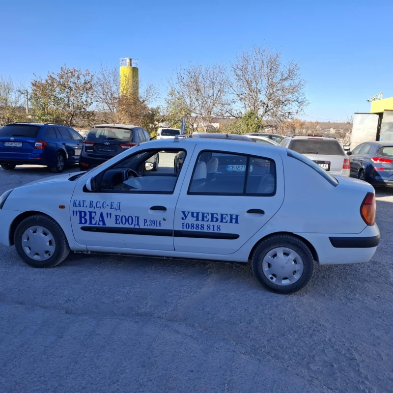 Renault Clio, снимка 2 - Автомобили и джипове - 47892701