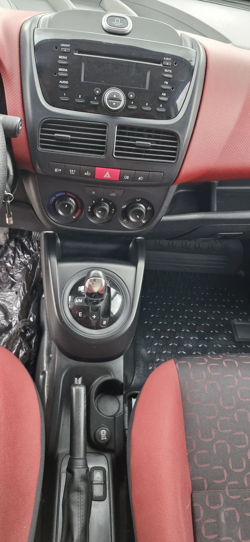 Fiat Doblo 1.6 multijet 90hp avtomat, снимка 13 - Автомобили и джипове - 52133877