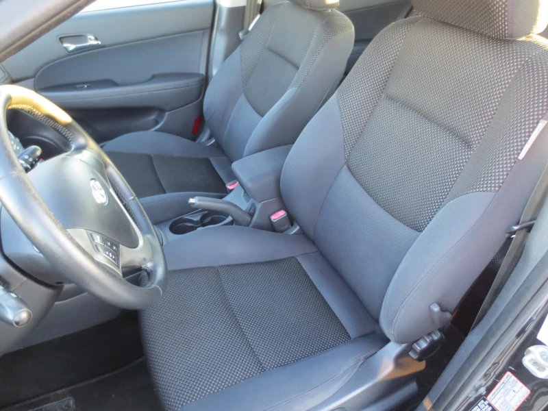 Hyundai I30 1.4 i * ГАЗ* , снимка 10 - Автомобили и джипове - 52402524