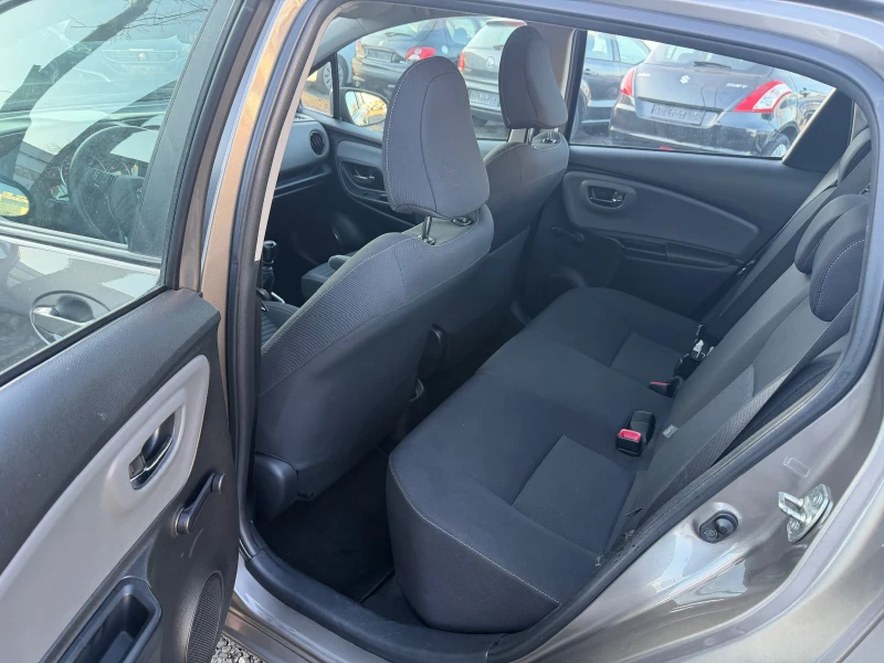 Toyota Yaris 1.3i camera led navi, снимка 9 - Автомобили и джипове - 52815432