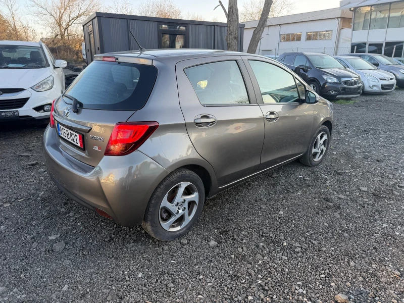 Toyota Yaris 1.3i camera led navi, снимка 5 - Автомобили и джипове - 52815432