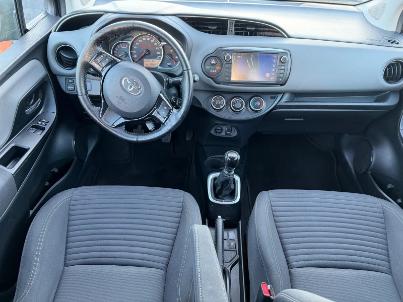 Toyota Yaris 1.3i camera led navi, снимка 10 - Автомобили и джипове - 52815432