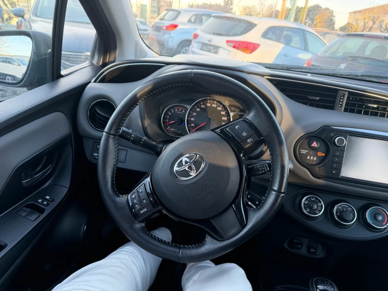 Toyota Yaris 1.3i camera led navi, снимка 15 - Автомобили и джипове - 52815432