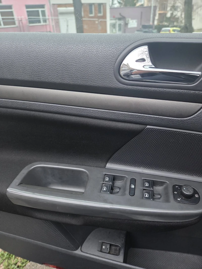 VW Golf, снимка 8 - Автомобили и джипове - 53213368