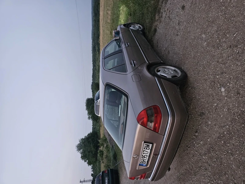 Mercedes-Benz C 180, снимка 4 - Автомобили и джипове - 53565903