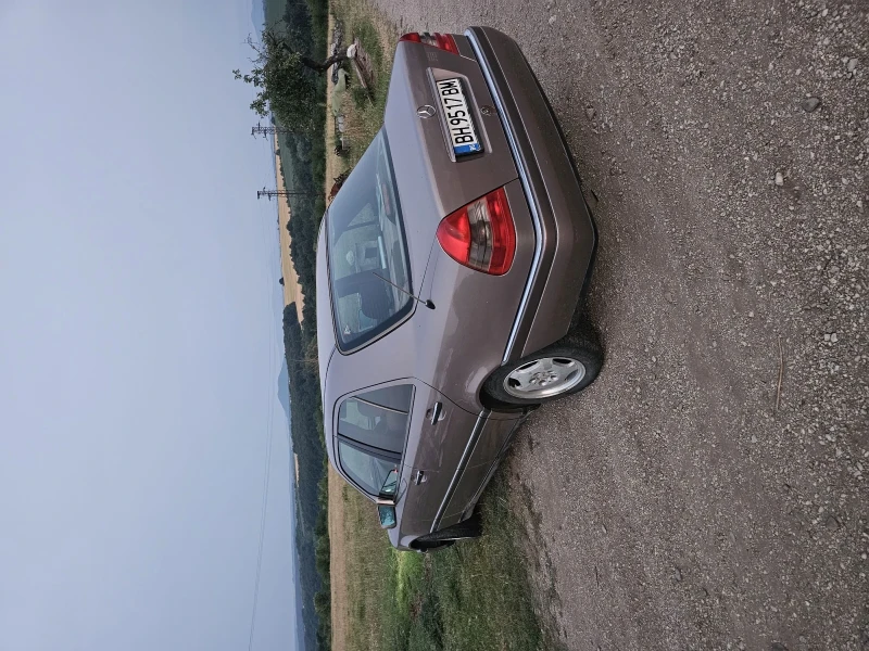 Mercedes-Benz C 180, снимка 3 - Автомобили и джипове - 53565903