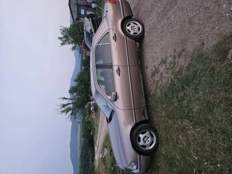 Mercedes-Benz C 180, снимка 2 - Автомобили и джипове - 53565903