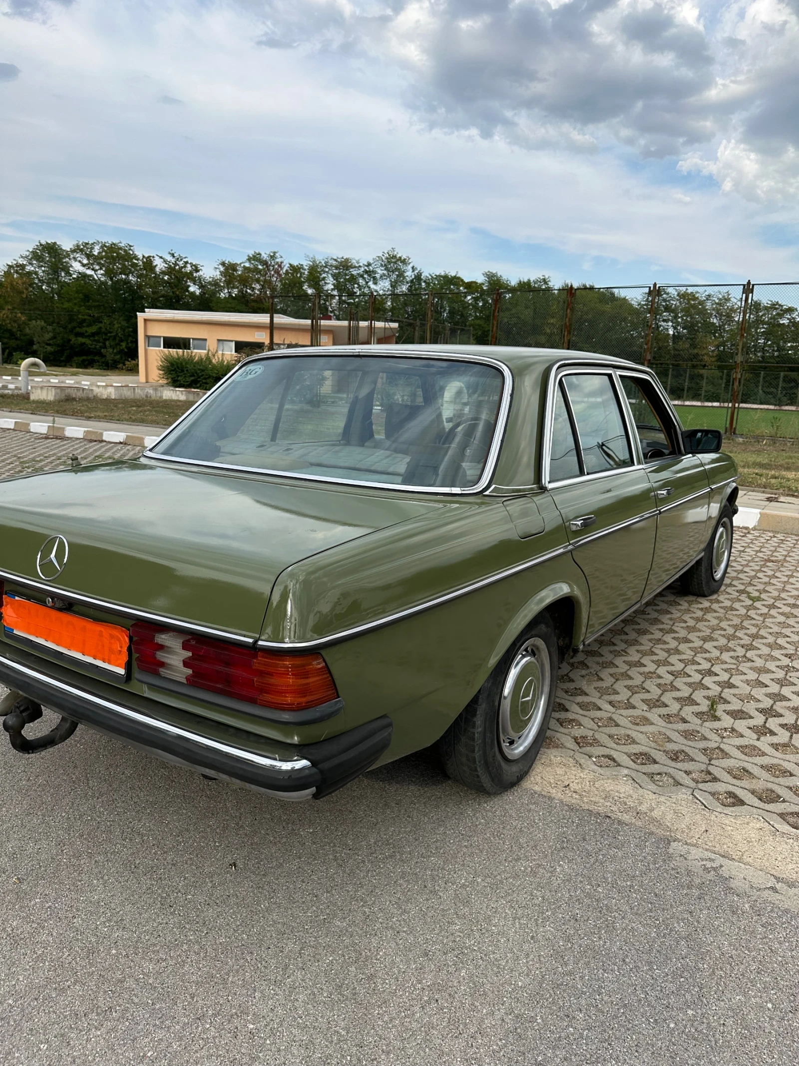 Mercedes-Benz 123  - изображение 7