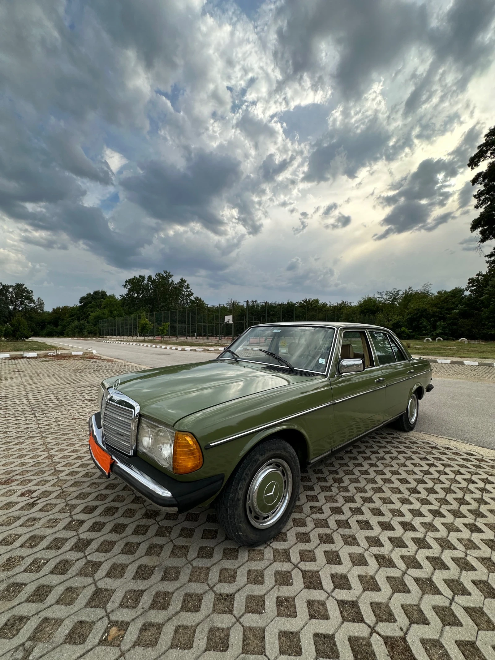 Mercedes-Benz 123  - изображение 4