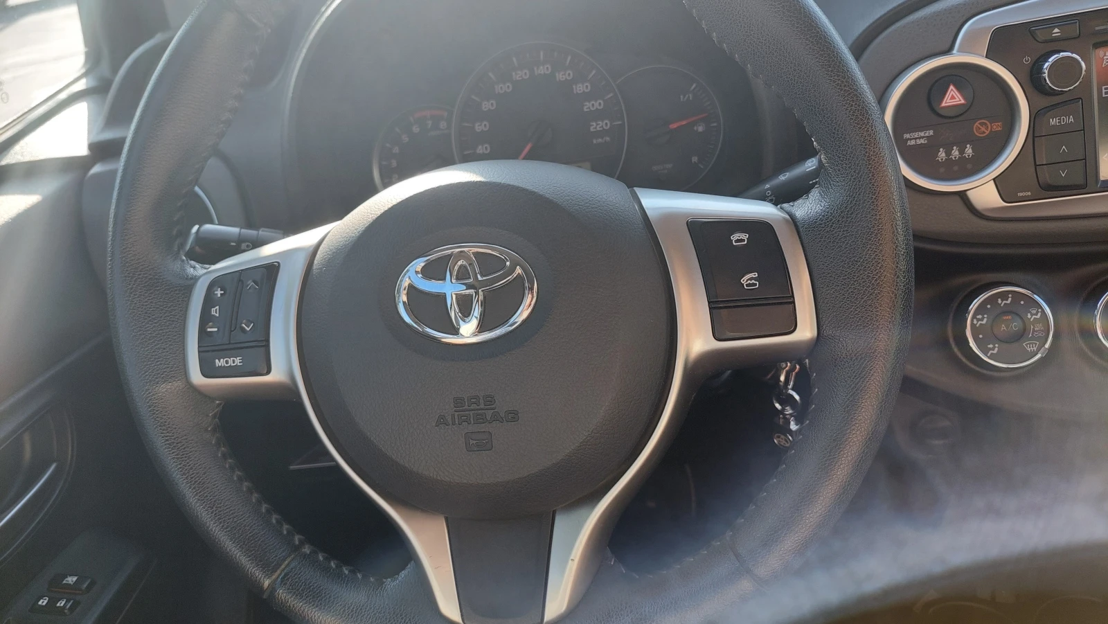 Toyota Yaris  - изображение 8