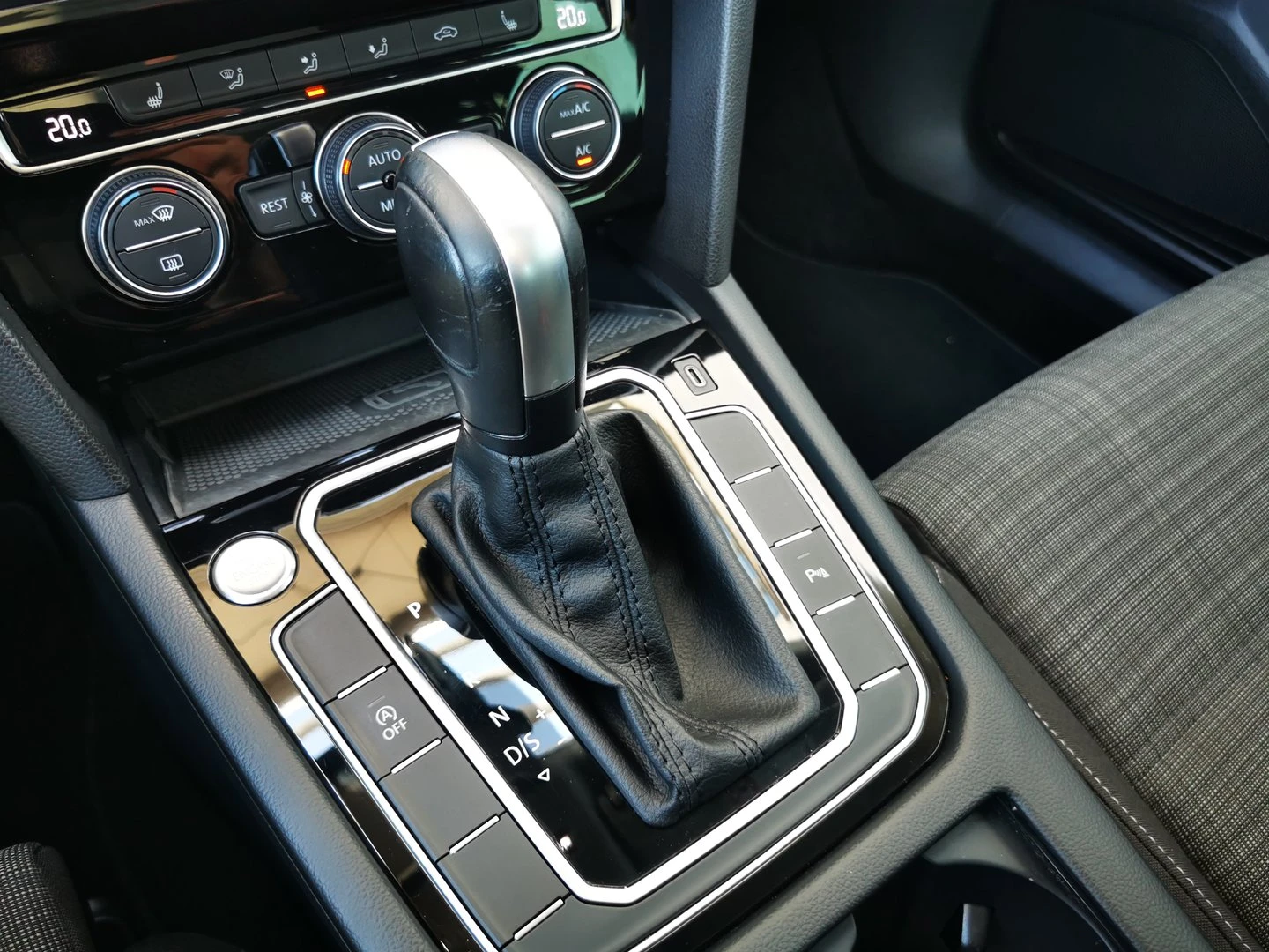 VW Passat Business 2.0 TDI SCR DSG - изображение 10