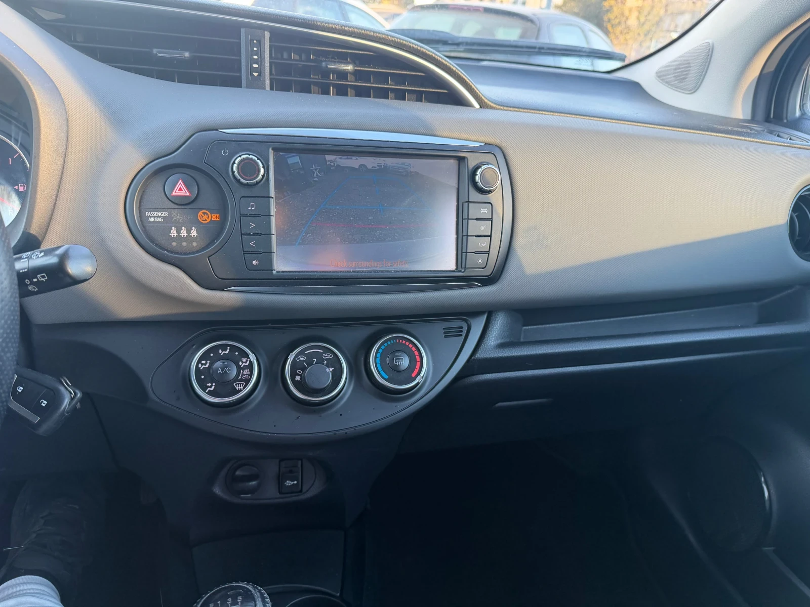 Toyota Yaris 1.3i camera led navi | Mobile.bg � ����������� 14