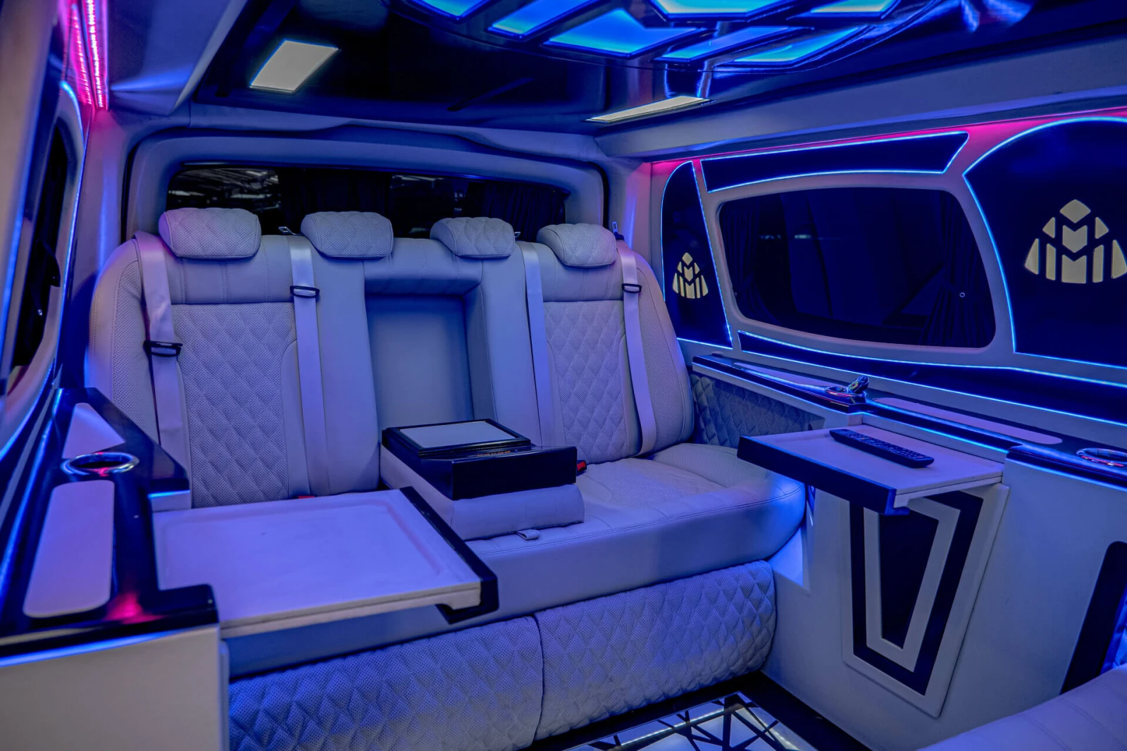 Mercedes-Benz Viano MAYBACH/2.2 CDI/LONG/PRO/4Matic/Android, снимка 13 - Автомобили и джипове - 53875814