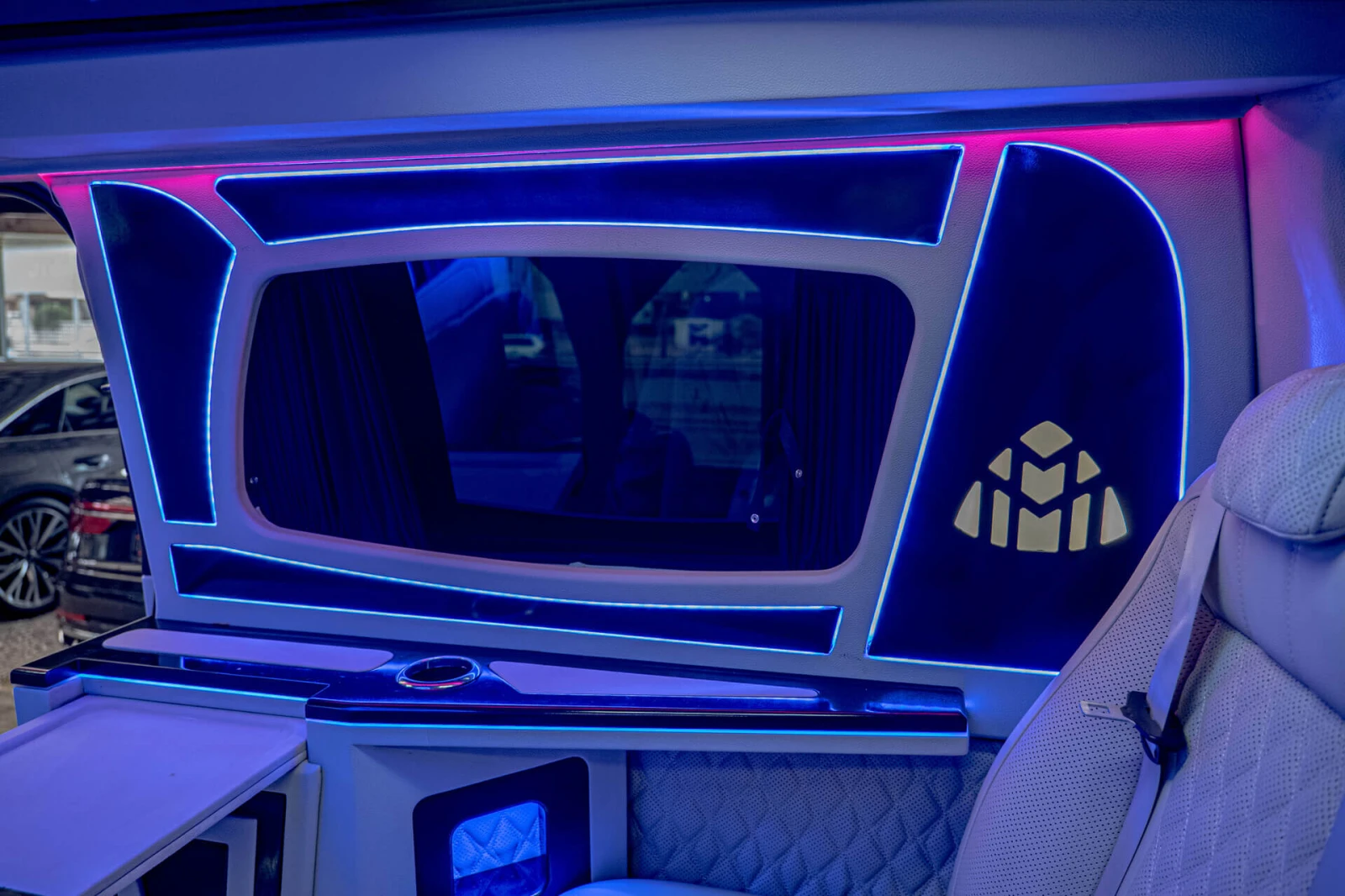 Mercedes-Benz Viano MAYBACH/2.2 CDI/LONG/PRO/4Matic/Android, снимка 15 - Автомобили и джипове - 53875814