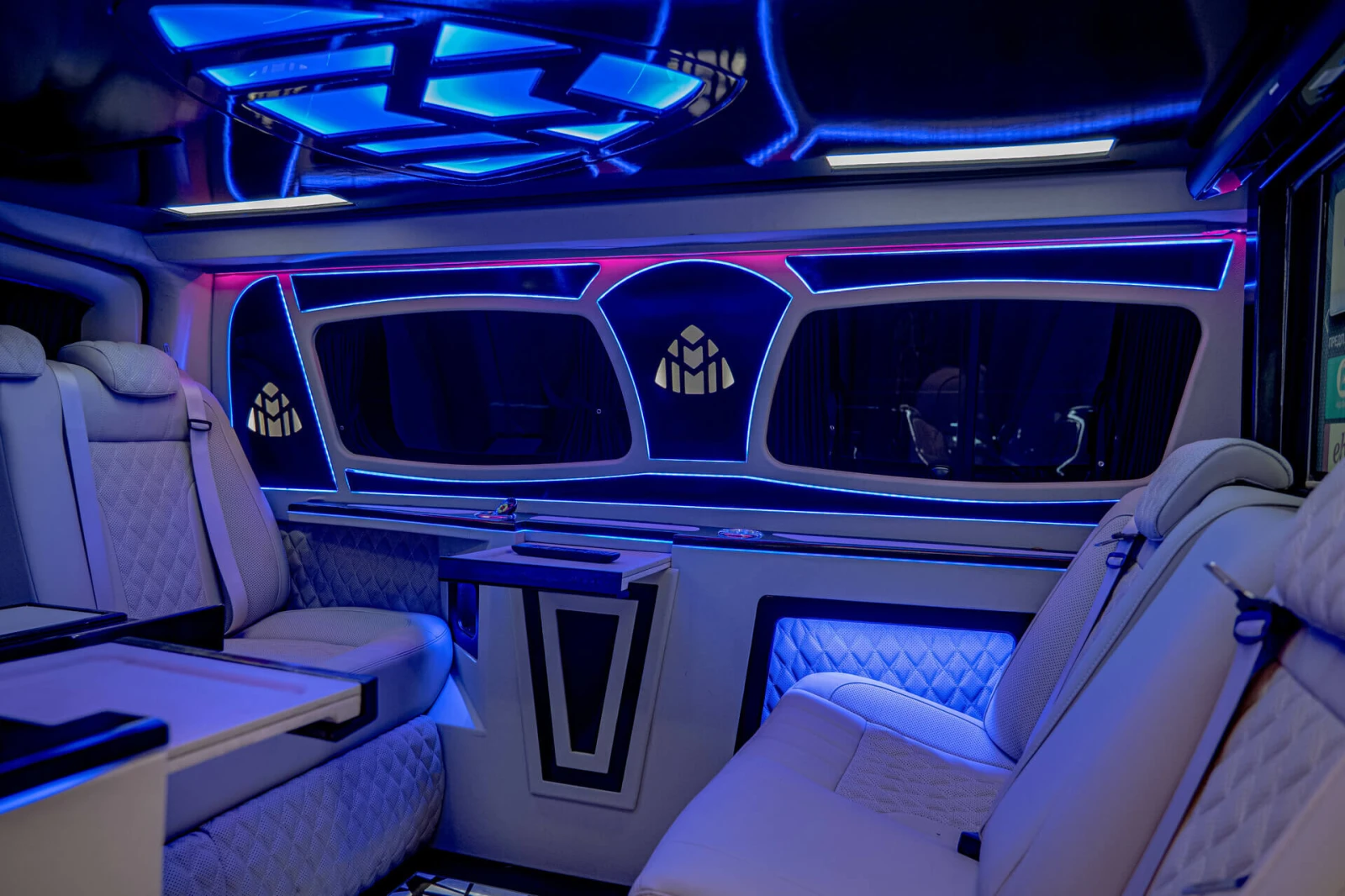 Mercedes-Benz Viano MAYBACH/2.2 CDI/LONG/PRO/4Matic/Android, снимка 12 - Автомобили и джипове - 53875814