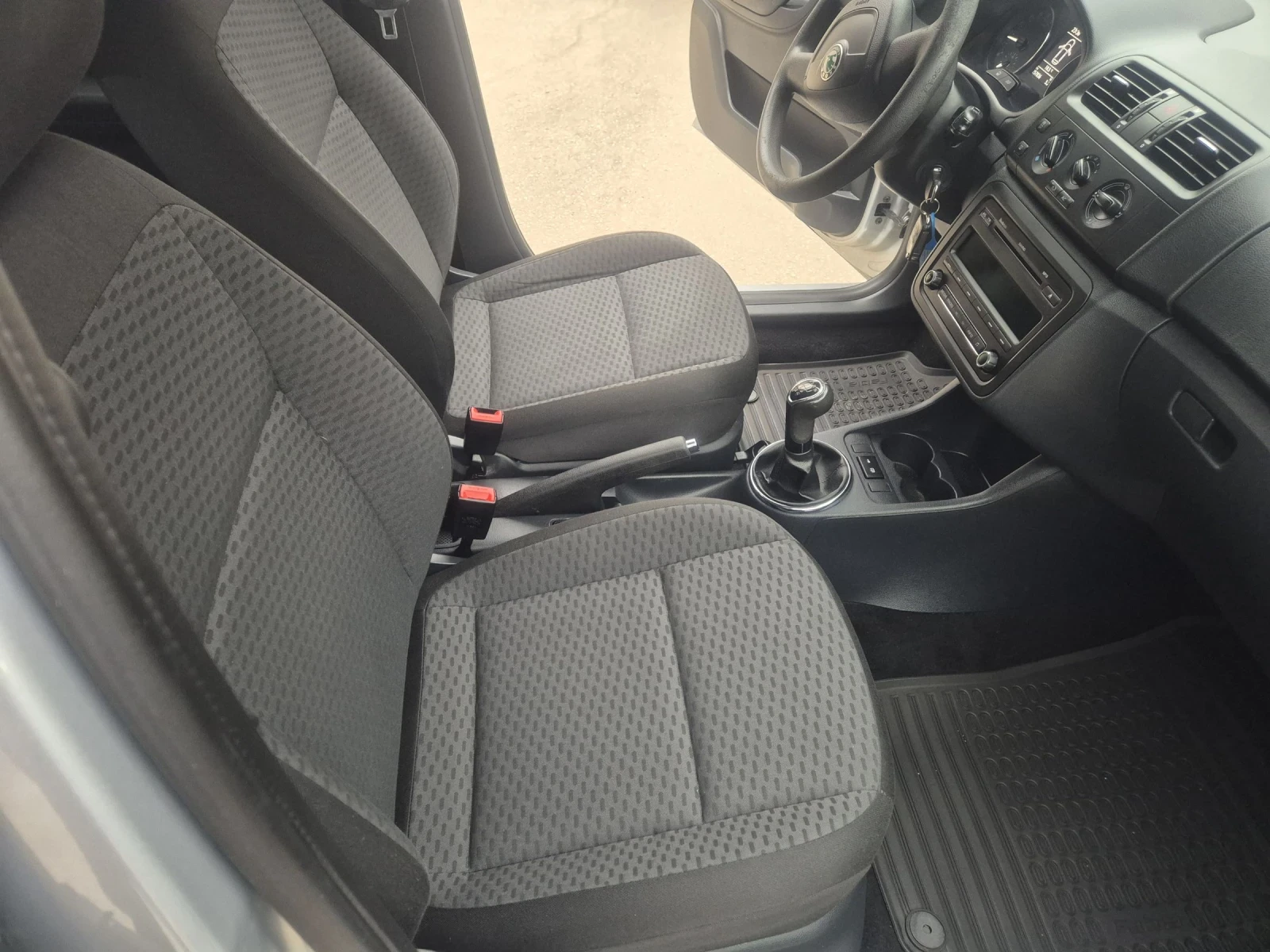 Skoda Fabia НОВ ВНОС , снимка 12 - Автомобили и джипове - 54071249