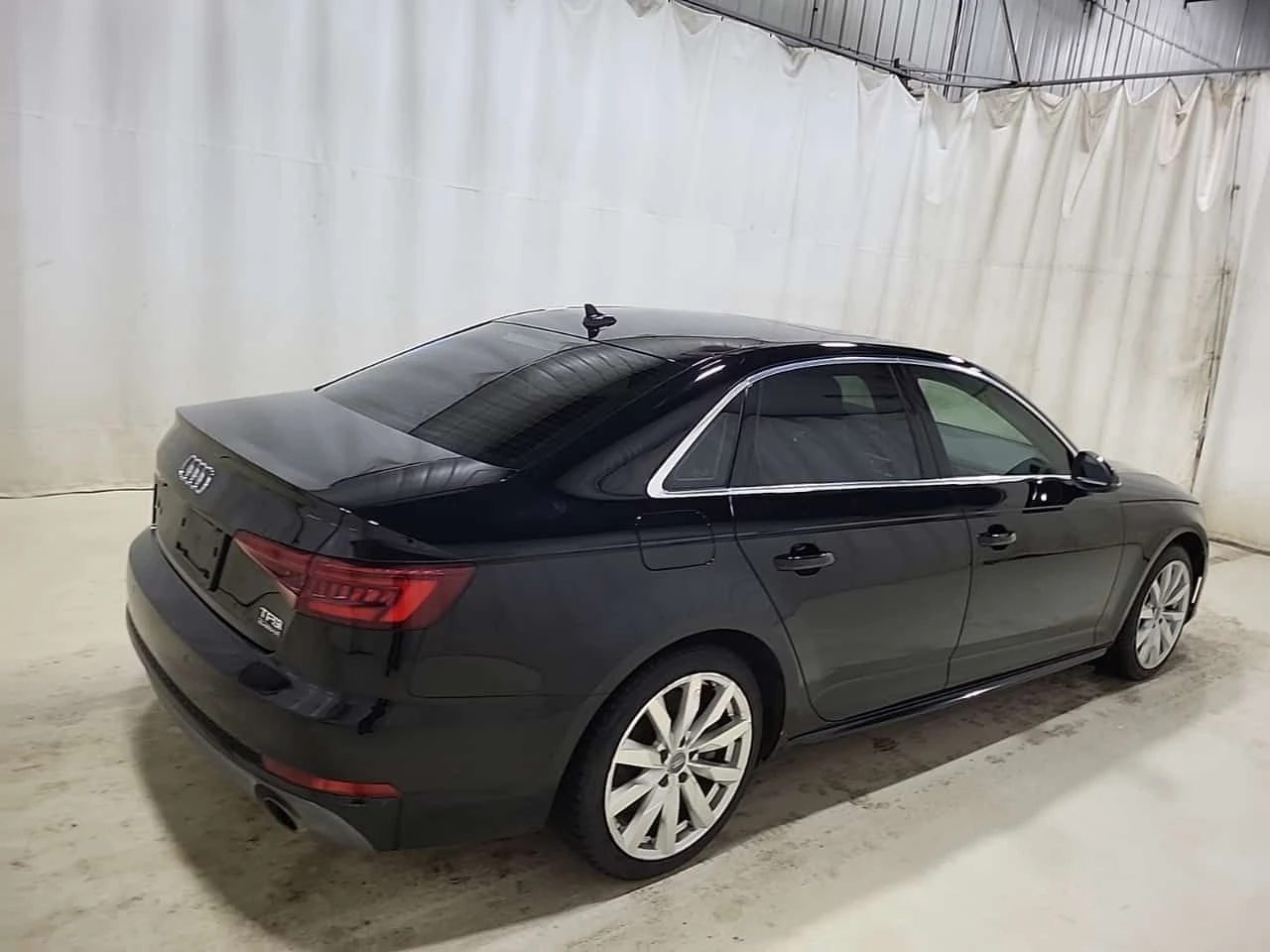 Audi A4 * KOMFORT * ПОДГРЕВ* КАМЕРА* , снимка 3 - Автомобили и джипове - 54203804