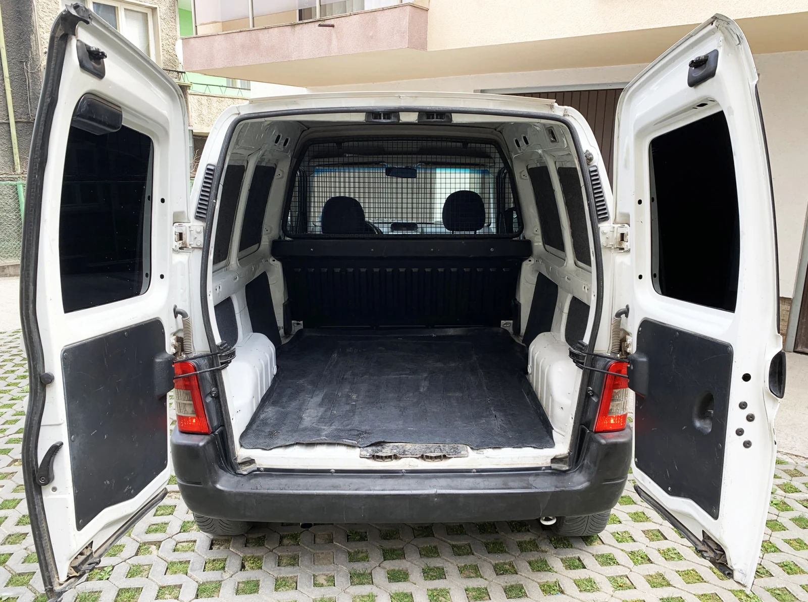 Peugeot Partner 1.6 HDI 90к.с., снимка 10 - Автомобили и джипове - 54217958