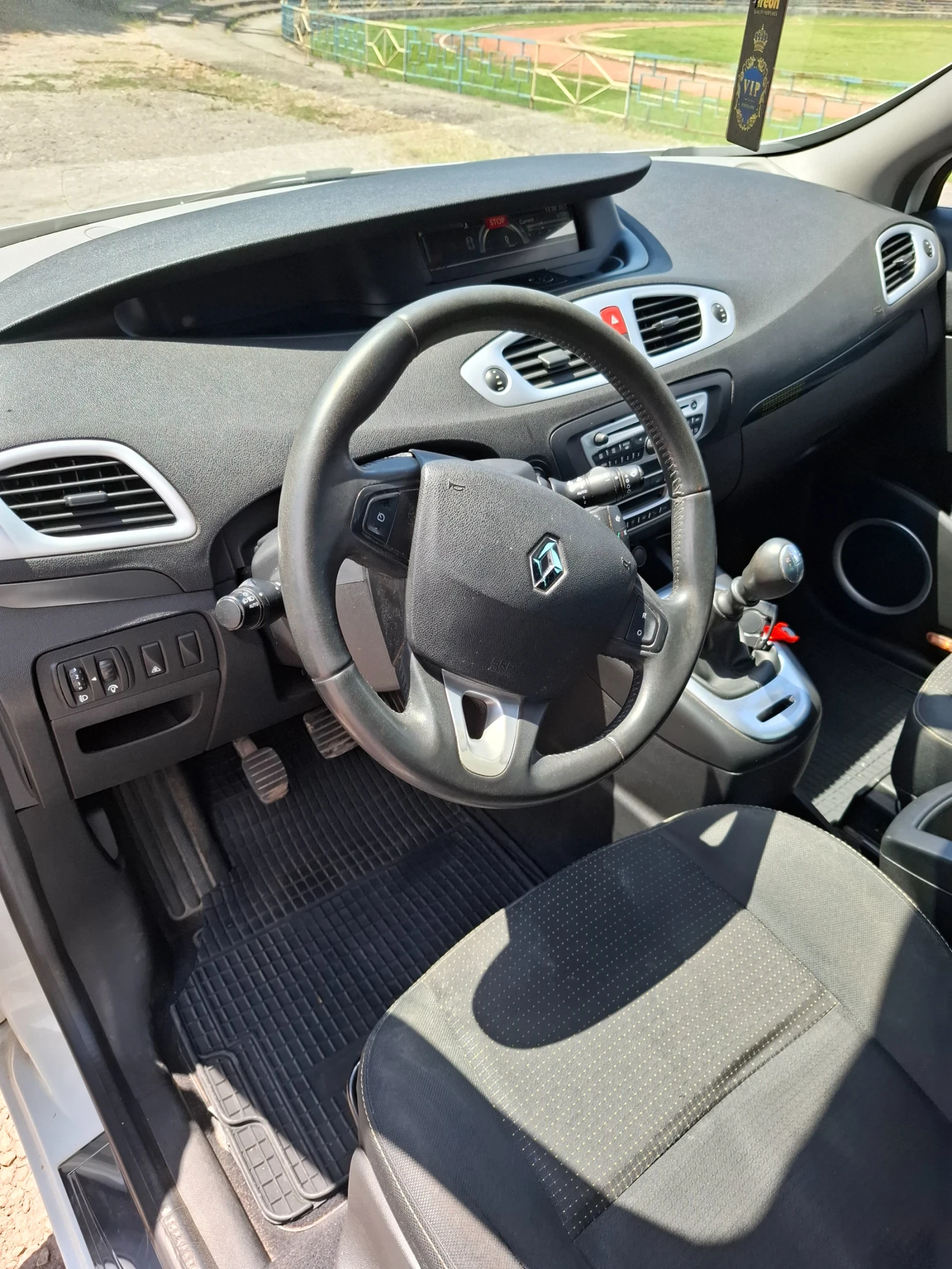 Renault Scenic, снимка 16 - Автомобили и джипове - 54699153