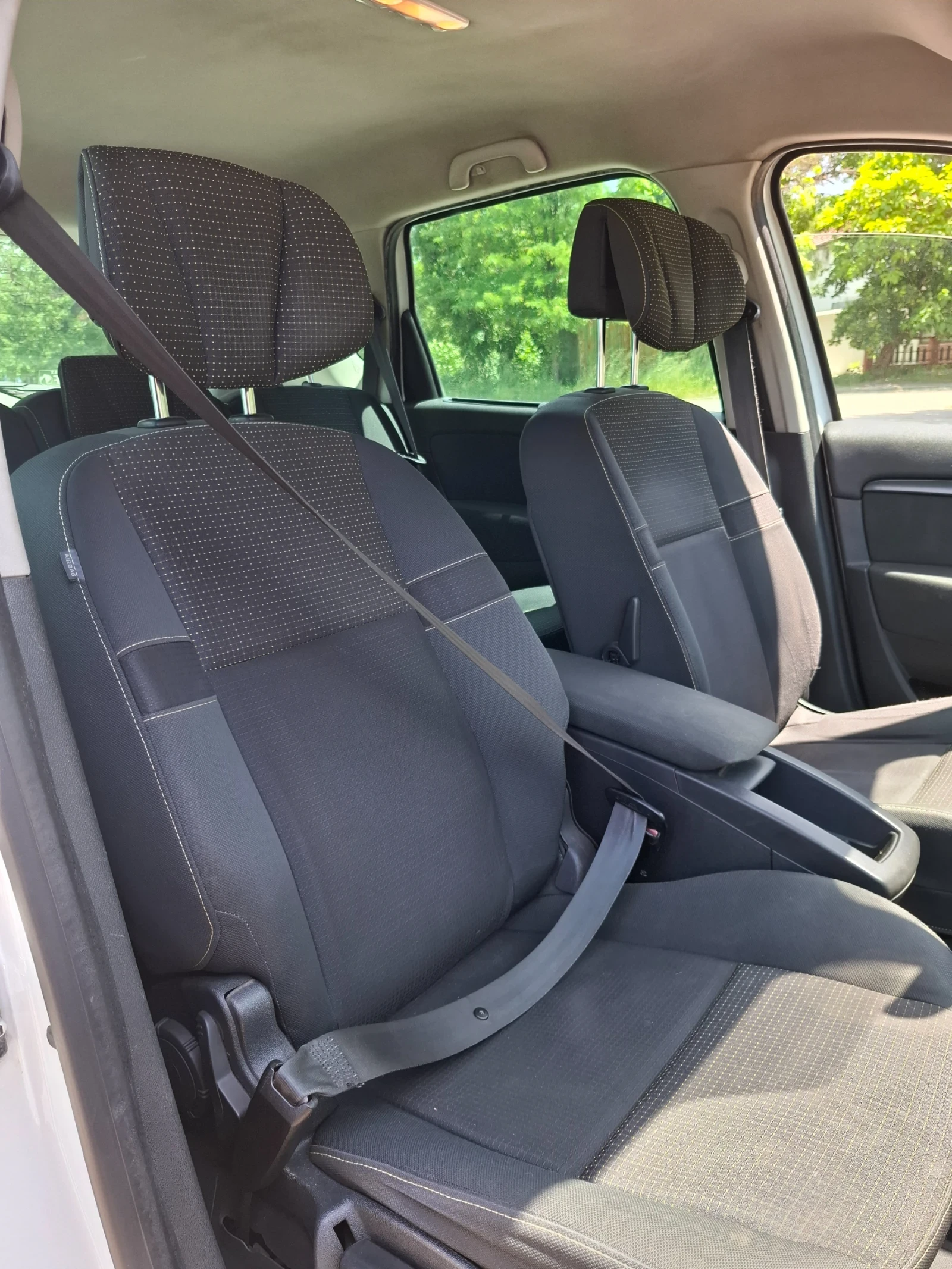 Renault Scenic, снимка 11 - Автомобили и джипове - 54699153