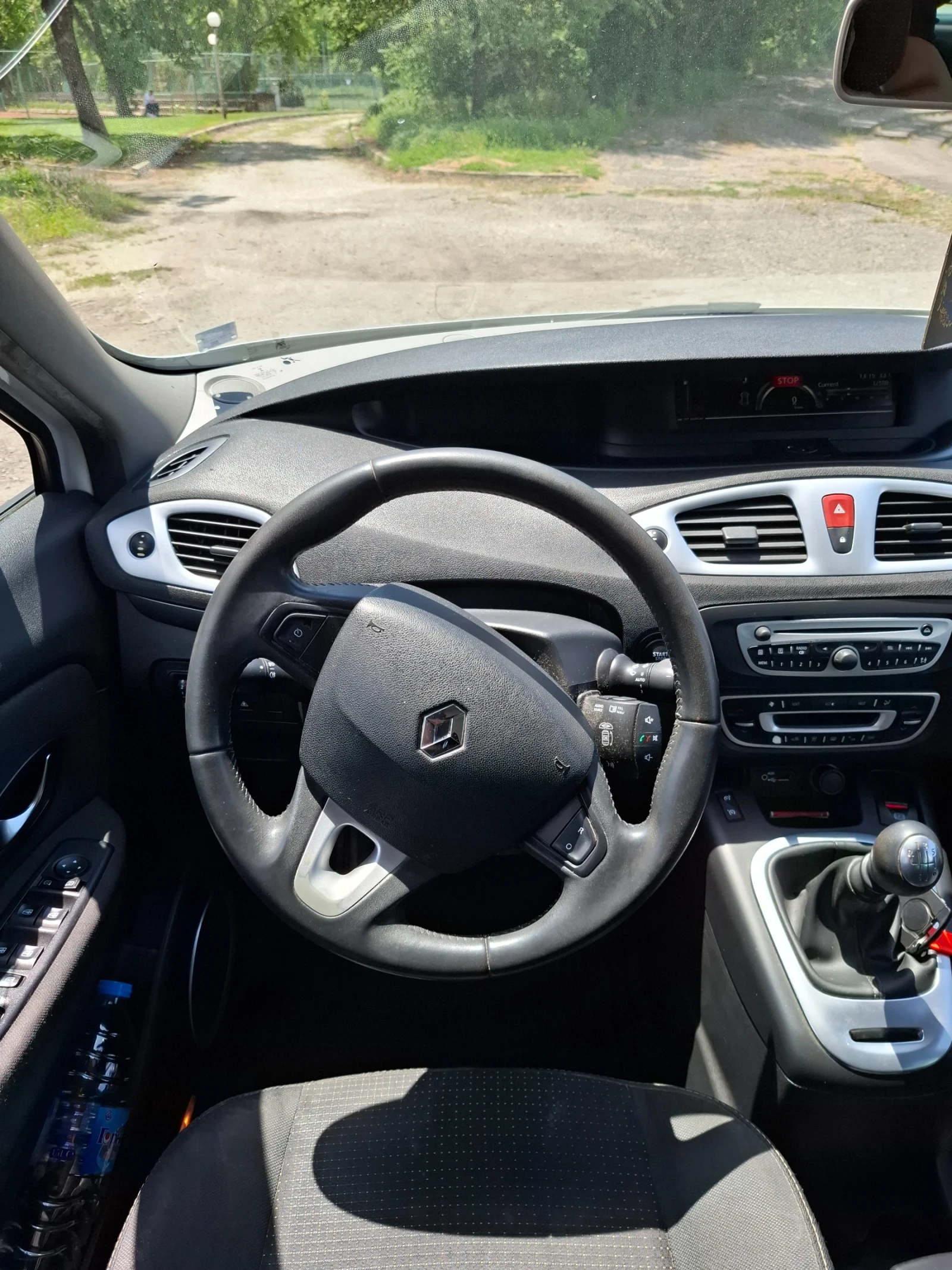 Renault Scenic, снимка 9 - Автомобили и джипове - 54699153