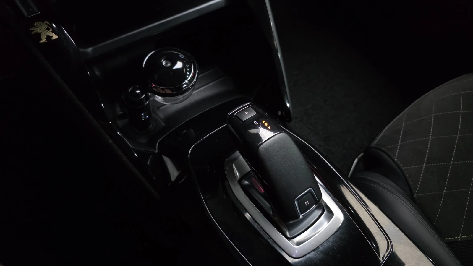Peugeot 2008, снимка 11 - Автомобили и джипове - 54890471