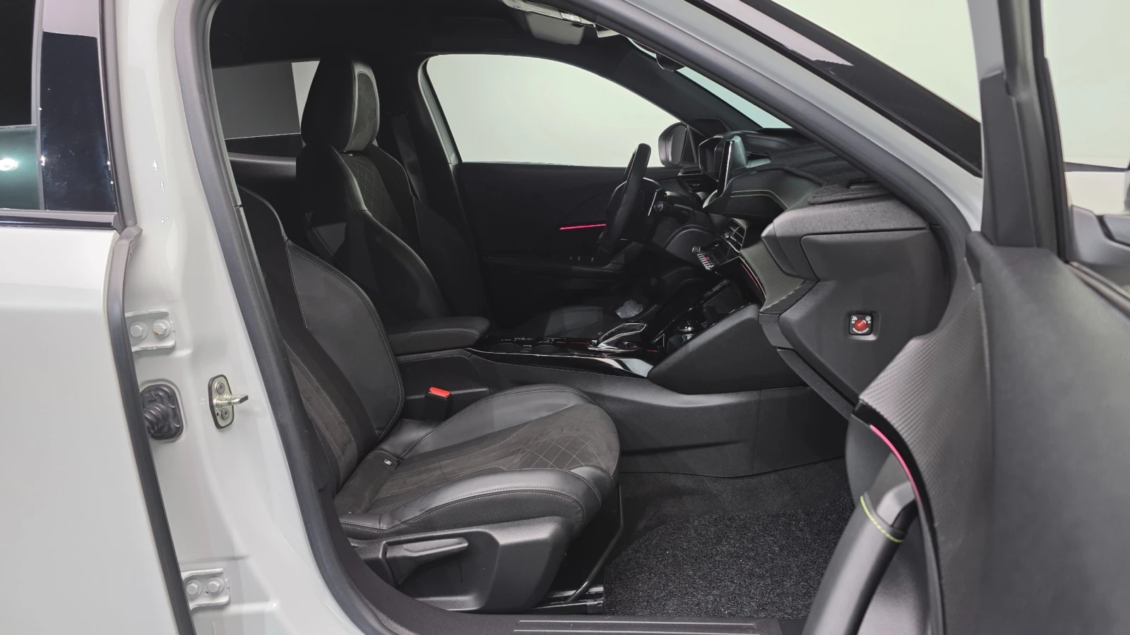 Peugeot 2008, снимка 13 - Автомобили и джипове - 54890471