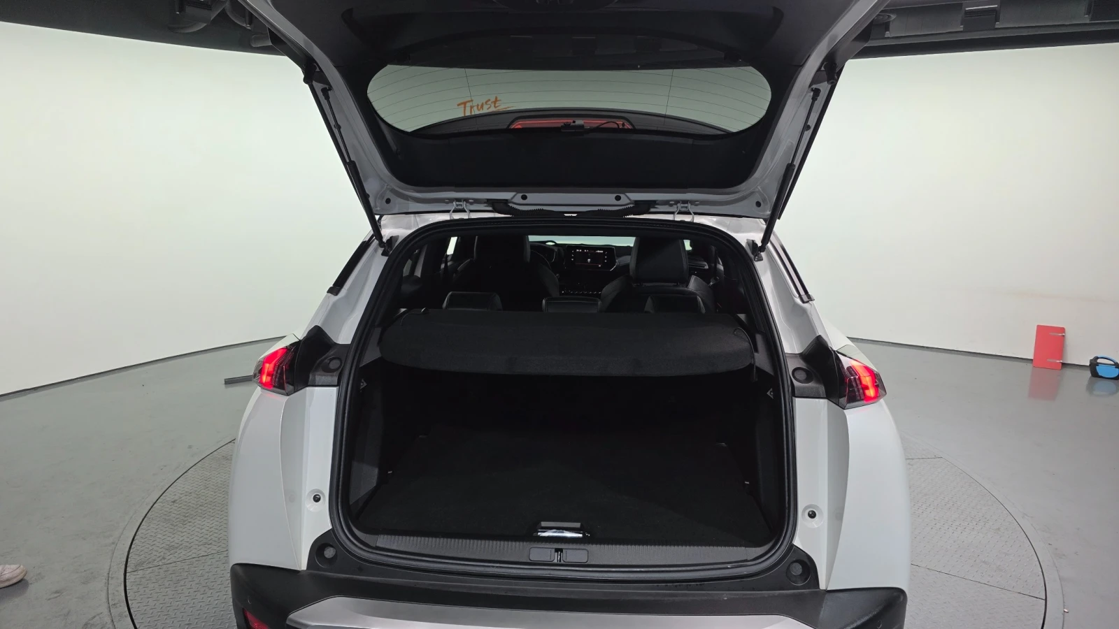 Peugeot 2008, снимка 3 - Автомобили и джипове - 54890471
