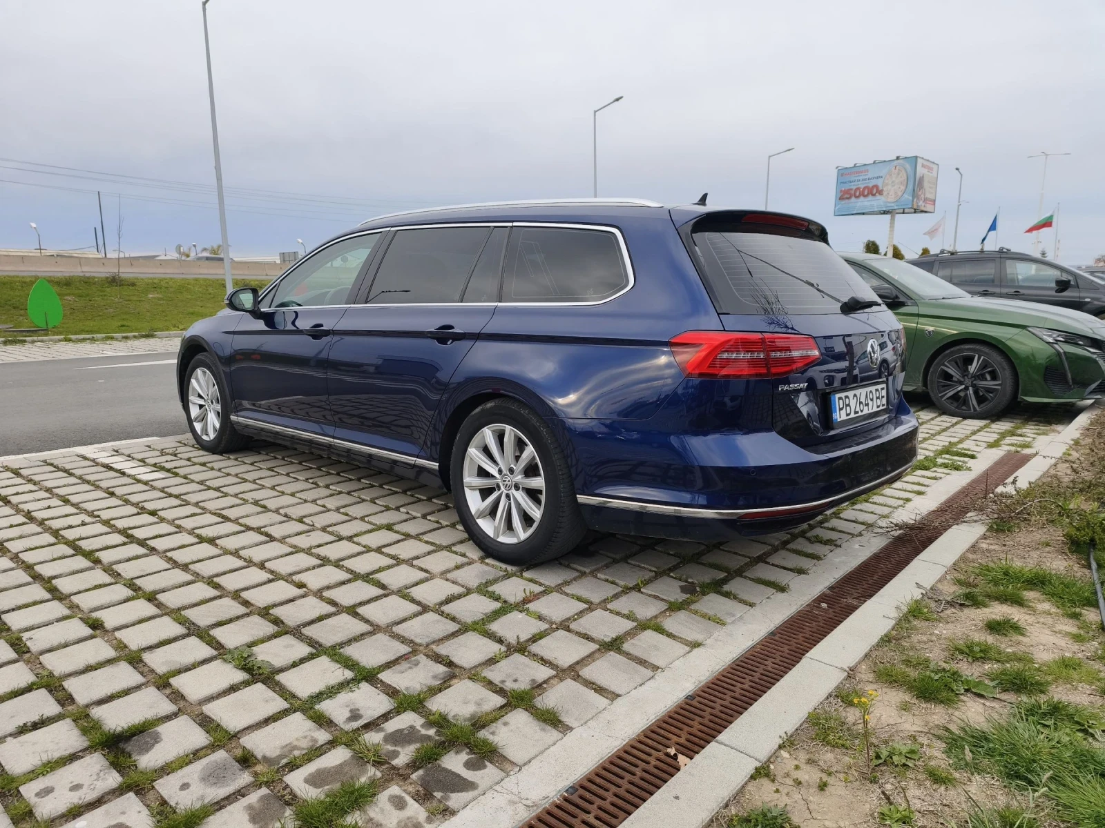VW Passat Личен b8 2.0tdi 150kc Highline Напълно обслужен, снимка 7 - Автомобили и джипове - 54970409